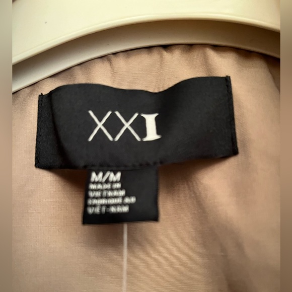 NWT short trench by Forever 21 size M - Picture 6 of 13